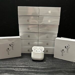 Apple AirPod 4 with Charging Case - White